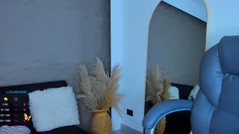 Snapshot of ivy_li chatting on 12-04-24, 03:26 Daniela online show from 12-04-24, 03:26