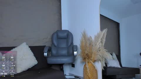 Snapshot of ivy_li chatting on 12-28-24, 03:15 Daniela online show from 12-28-24, 03:15