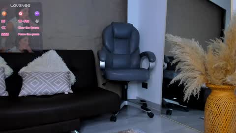 Snapshot of ivy_li chatting on 01-21-25, 04:58 Daniela online show from 01-21-25, 04:58