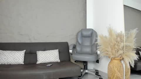 Snapshot of ivy_li chatting on 01-28-25, 03:04 Daniela online show from 01-28-25, 03:04