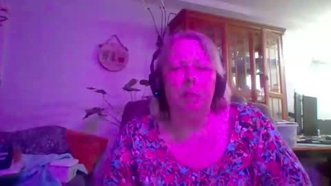 ivyjane3522 online show from 04-15-26, 11:38