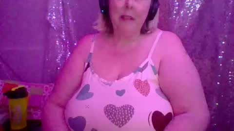 Snapshot of ivyjane3522 chatting on 05-24-26, 04:06 ivyjane3522 online show from 05-24-26, 04:06