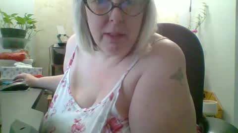 Snapshot of ivyjane3522 chatting on 05-28-26, 01:52 ivyjane3522 online show from 05-28-26, 01:52