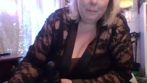 Snapshot of ivyjane3522 chatting on 06-14-26, 02:24 ivyjane3522 online show from 06-14-26, 02:24