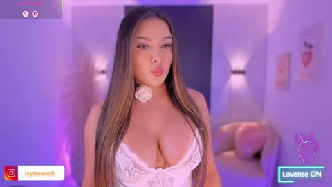 Snapshot of ivyjonesx chatting on 04-21-26, 12:45 Ivy online show from 04-21-26, 12:45