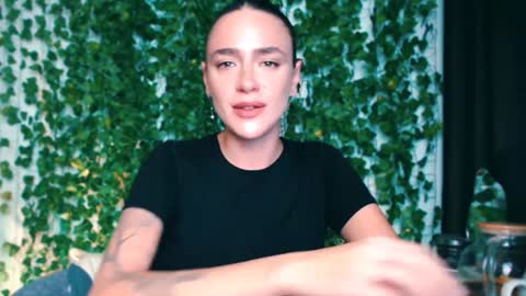 Miss Ivy online show from 12-11-24, 03:58