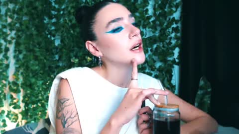 Miss Ivy online show from 12-22-24, 04:59