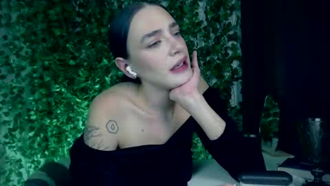 Miss Ivy online show from 12-29-24, 04:40