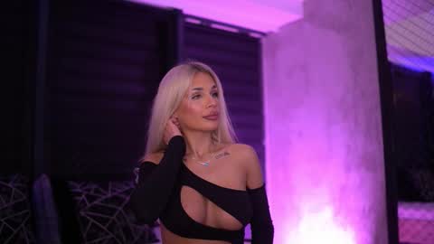 IvyRowa online show from 09-24-25, 05:38