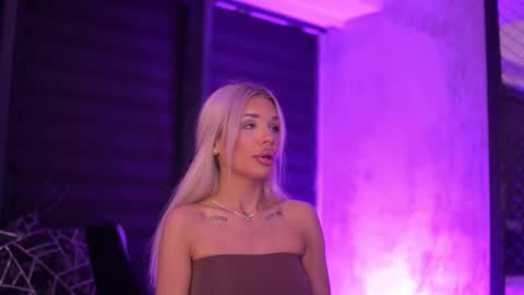 IvyRowa online show from 10-19-25, 05:35