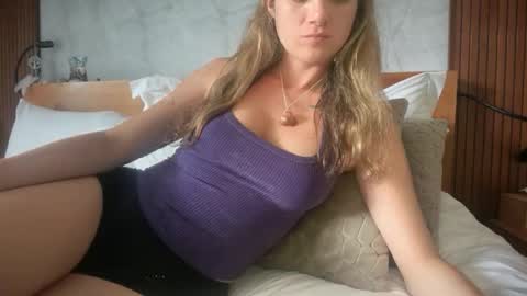 Snapshot of ivysagex chatting on 05-22-26, 04:19 ivysagex online show from 05-22-26, 04:19