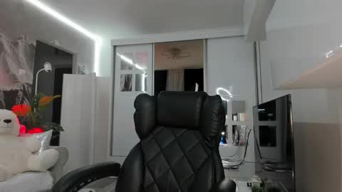 Ivy Belle online show from 02-14-26, 05:48