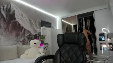 Ivy Belle online show from 02-15-26, 07:51