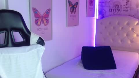 Snapshot of ivyy_crystal chatting on 02-14-25, 11:42 Ivy online show from 02-14-25, 11:42