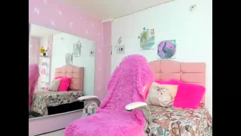 Snapshot of ivyyemerald_ chatting on 06-10-26, 03:11 IVY online show from 06-10-26, 03:11