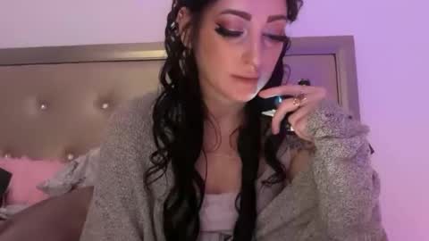 Snapshot of ivyyrosee8 chatting on 10-17-25, 01:53 Ivy Rose online show from 10-17-25, 01:53