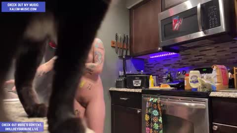 Muse hethey online show from 11-29-25, 10:57