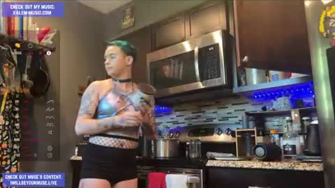 Muse hethey online show from 06-30-26, 11:17
