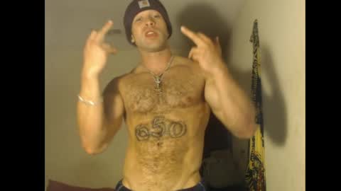 Snapshot of izak144 chatting on 05-28-26, 05:16 izak144 online show from 05-28-26, 05:16