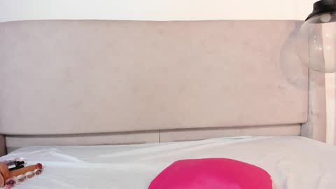 izelevans online show from 03-19-26, 01:04