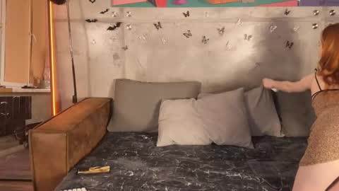 Snapshot of izi_fox chatting on 02-13-25, 06:27 izi online show from 02-13-25, 06:27