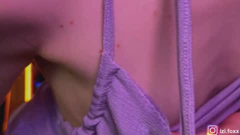 Snapshot of izi_fox chatting on 11-22-25, 04:17 izi online show from 11-22-25, 04:17