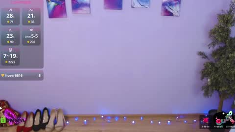 Snapshot of izzy_cam chatting on 12-22-24, 05:23 Queen of nylon Victoria online show from 12-22-24, 05:23
