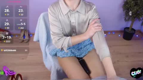 Snapshot of izzy_cam chatting on 02-19-25, 05:38 Queen of nylon Victoria online show from 02-19-25, 05:38