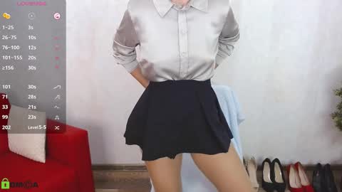 Snapshot of izzy_cam chatting on 09-22-25, 05:20 Queen of nylon Victoria online show from 09-22-25, 05:20