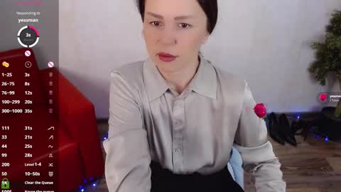 Queen of nylon  Victoria online show from 12-18-25, 05:24