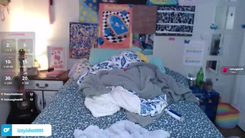 Snapshot of izzyishottttt chatting on 12-17-25, 10:49 izzyishottttt online show from 12-17-25, 10:49