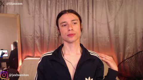 Snapshot of j_a_x_x_x_o_n chatting on 06-06-26, 12:10 Hey im Jaxxxon check my info online show from 06-06-26, 12:10
