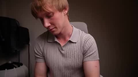 Snapshot of j_akira13 chatting on 12-19-25, 08:32 Danny online show from 12-19-25, 08:32