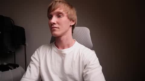 Snapshot of j_akira13 chatting on 12-21-25, 08:10 Danny online show from 12-21-25, 08:10