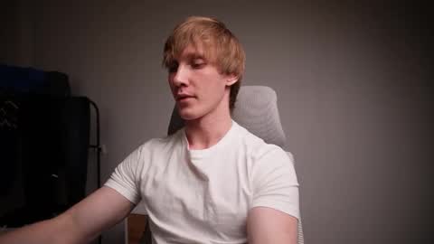 Snapshot of j_akira13 chatting on 01-08-26, 05:21 Danny online show from 01-08-26, 05:21