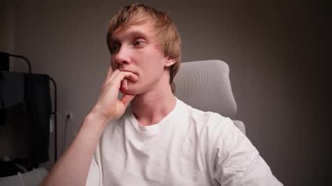 Snapshot of j_akira13 chatting on 01-10-26, 08:32 Danny online show from 01-10-26, 08:32