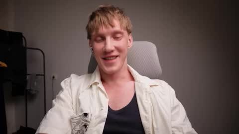 Snapshot of j_akira13 chatting on 02-04-26, 09:31 Danny online show from 02-04-26, 09:31