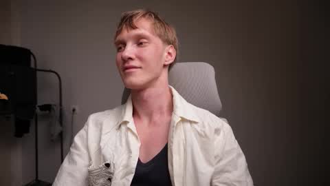 Snapshot of j_akira13 chatting on 02-06-26, 07:23 Danny online show from 02-06-26, 07:23