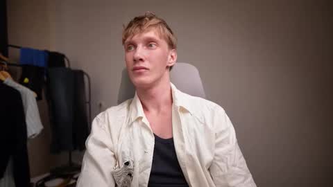 Snapshot of j_akira13 chatting on 02-11-26, 05:23 Danny online show from 02-11-26, 05:23