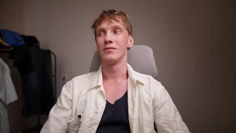 Snapshot of j_akira13 chatting on 02-12-26, 05:35 Danny online show from 02-12-26, 05:35