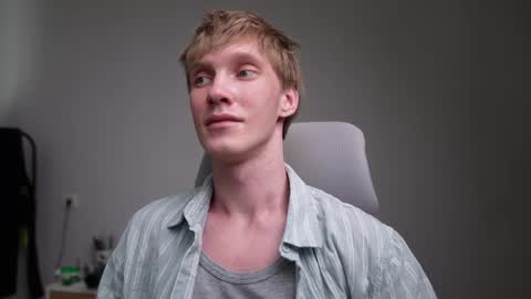 Snapshot of j_akira13 chatting on 04-03-26, 04:10 Danny online show from 04-03-26, 04:10