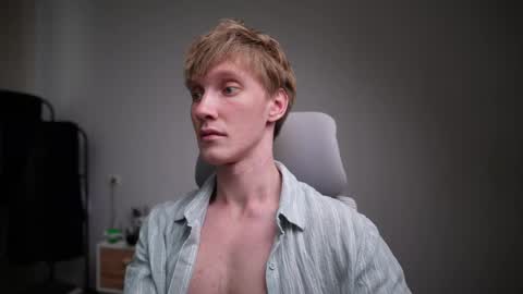 Snapshot of j_akira13 chatting on 04-04-26, 04:44 Danny online show from 04-04-26, 04:44