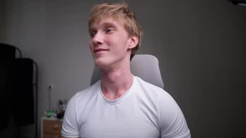 Snapshot of j_akira13 chatting on 04-08-26, 04:56 Danny online show from 04-08-26, 04:56