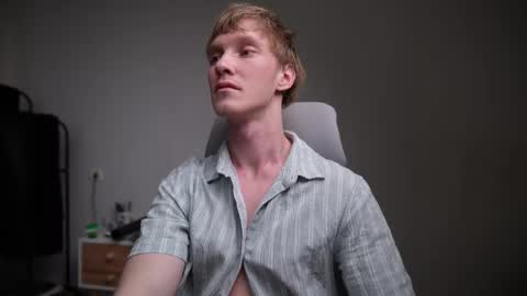 Snapshot of j_akira13 chatting on 04-10-26, 06:51 Danny online show from 04-10-26, 06:51