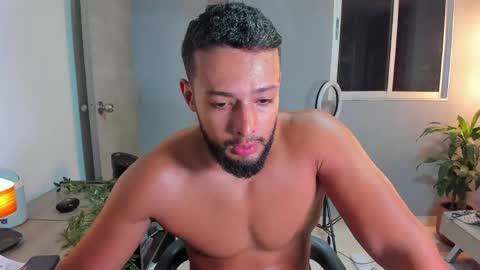 Calix  Independient model Insta and twt Calixsnake online show from 04-12-26, 10:48