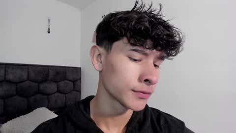 Snapshot of j_u_p_i_t_e_r chatting on 01-03-25, 12:52 Noah online show from 01-03-25, 12:52