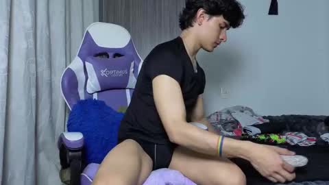 Snapshot of j_u_p_i_t_e_r chatting on 10-27-25, 06:12 Noah online show from 10-27-25, 06:12