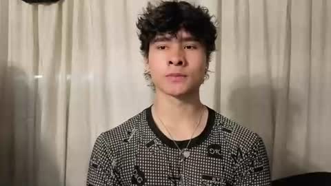 Snapshot of j_u_p_i_t_e_r chatting on 06-13-26, 01:42 Noah online show from 06-13-26, 01:42