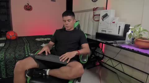 Snapshot of jack_castell chatting on 09-30-25, 11:26 JACK CASTELL online show from 09-30-25, 11:26