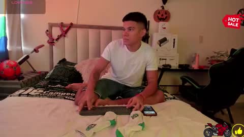 Snapshot of jack_castell chatting on 10-14-25, 11:00 JACK CASTELL online show from 10-14-25, 11:00